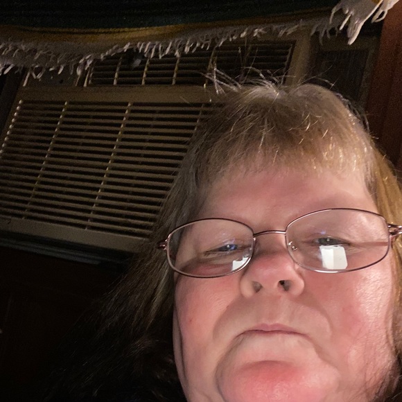 Profile Picture of Tracy Brooks (@tracydailey2020) on Poshmark