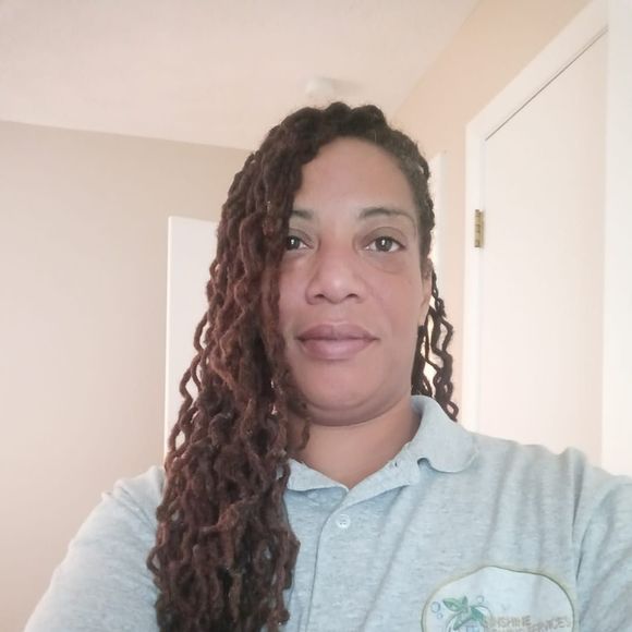 Profile Picture of Lilmiss Pelican (@sunndasky831) on Poshmark