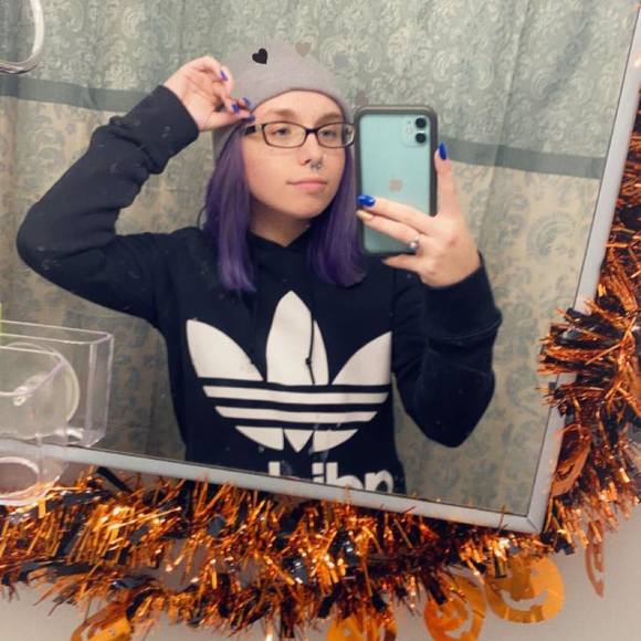 Profile Picture of Hailey Wesseler (@hwesseler11) on Poshmark