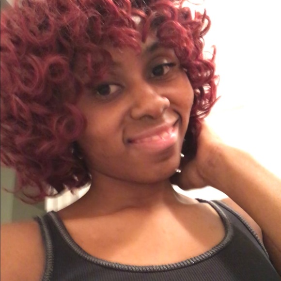 Profile Picture of Simone Gray (@mone30) on Poshmark