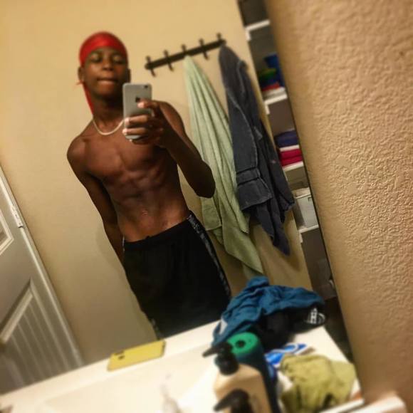 Profile Picture of Tyquinton Pounds-mitchell (@tyquintonpounds) on Poshmark