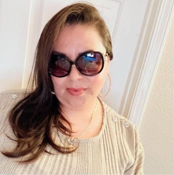 Ramirez Ramirez - Poshmark Profile Picture of Ramirez Ramirez (@ramirezlili66) on Poshmark