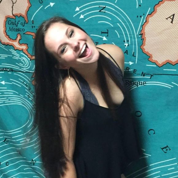 Profile Picture of Jess Harrell (@jesssicalea) on Poshmark