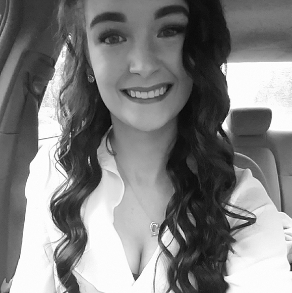 Profile Picture of Kaylyn Shuler (@kaylynz1) on Poshmark