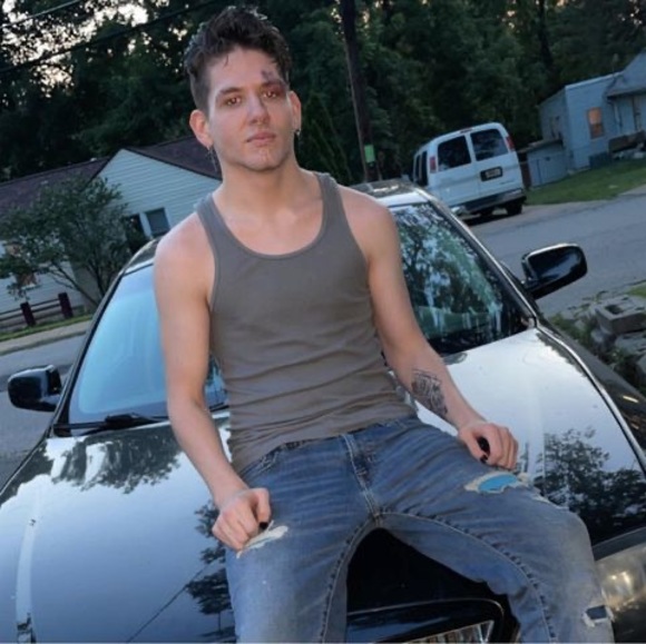 Profile Picture of Troy Batye (@troybombv8) on Poshmark