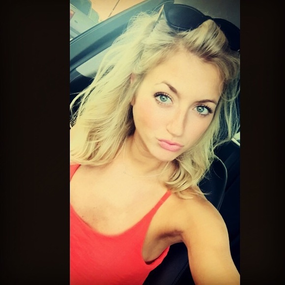 Profile Picture of Dani Blake (@dblake11) on Poshmark