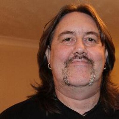 Profile Picture of Peter Luvdog Crombie (@LuvdogPeter) on Twitter
