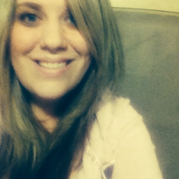 Profile Picture of Melissa Deskovic (@mdesko) on Poshmark