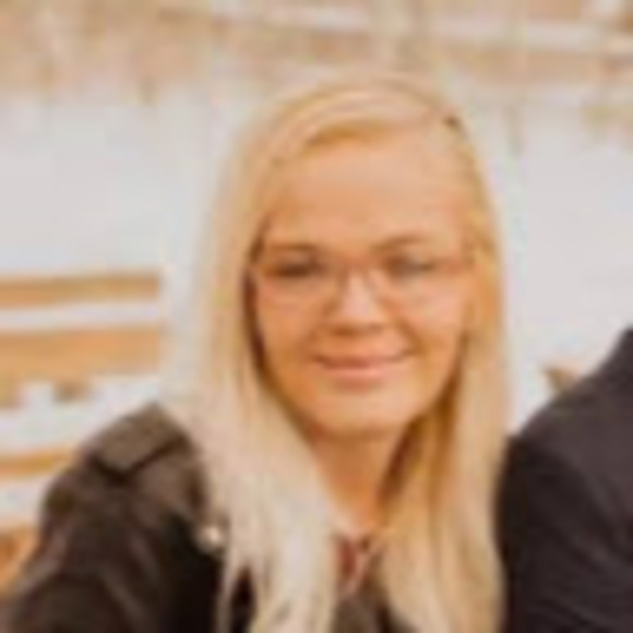 Profile Picture of Amanda Ball (@amandaball366) on Poshmark