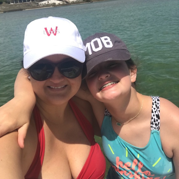 Profile Picture of Melissa Horton (@melissakay712) on Poshmark