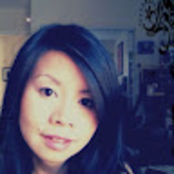 Profile Picture of Lily Ng (@lilybrouwers) on Poshmark