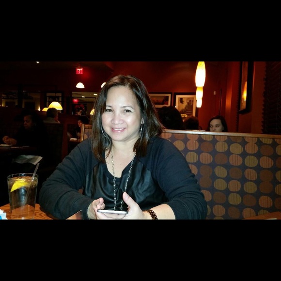 Profile Picture of Genevieve Mcglynn (@genny6) on Poshmark