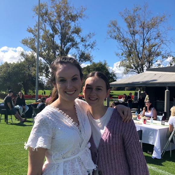 Profile Picture of Laura Venier (@lauravenier) on Poshmark