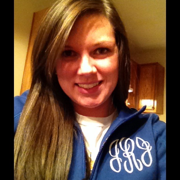 Profile Picture of Jessica Ruark (@collegegirl2016) on Poshmark