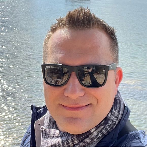 Profile Picture of Philip Dolata (@philip_dolata) on Poshmark