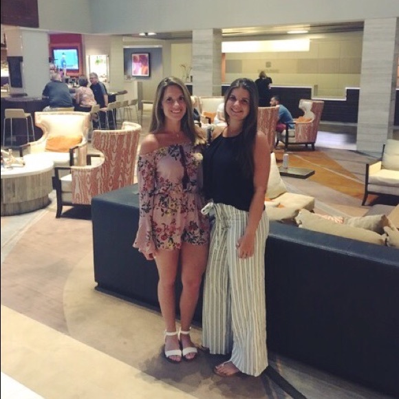 Profile Picture of Amanda Base (@abasedow) on Poshmark