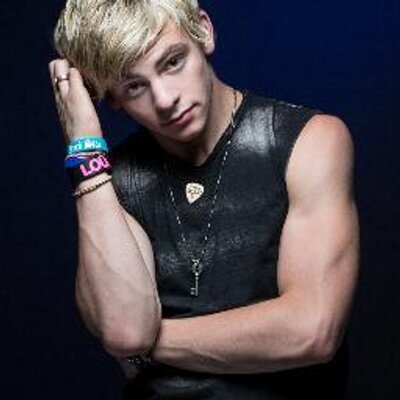 Profile Picture of Laura Shor Lynch (@LizsobabaSzab) on Twitter