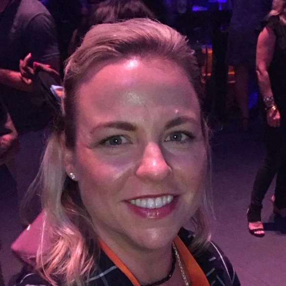 Profile Picture of Christina Kjar (@christinakjar) on Poshmark