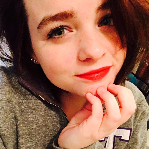 Profile Picture of Rebekah Chesebro (@rebekahlyn188) on Poshmark