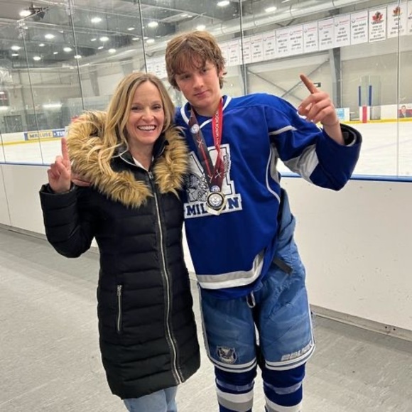 Profile Picture of Sarah Gorsline (@sarahgorsline) on Poshmark