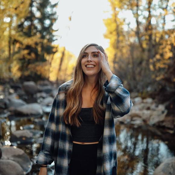 Profile Picture of Courtney Maloney (@camaloney13) on Poshmark