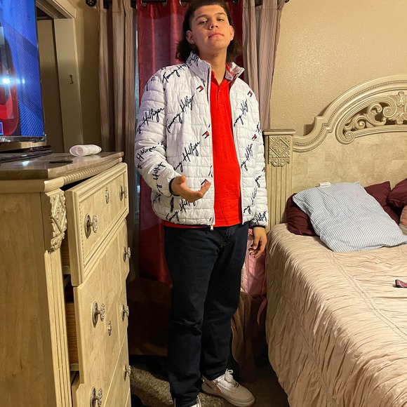 Profile Picture of Ben Romero (@ben54romero) on Poshmark