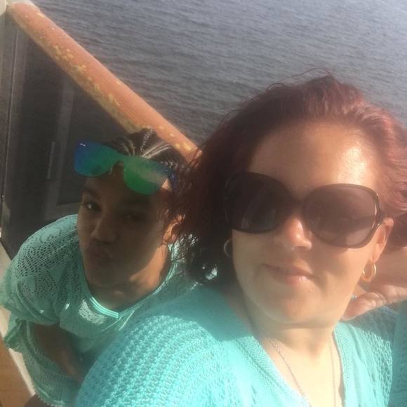 Profile Picture of Laura Perrins (@lauraprrns) on Poshmark