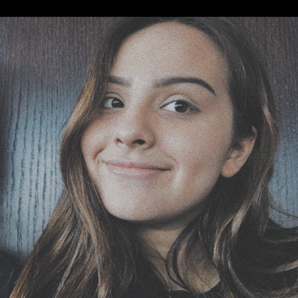 Profile Picture of Izzy Garney (@izzygarney) on Poshmark