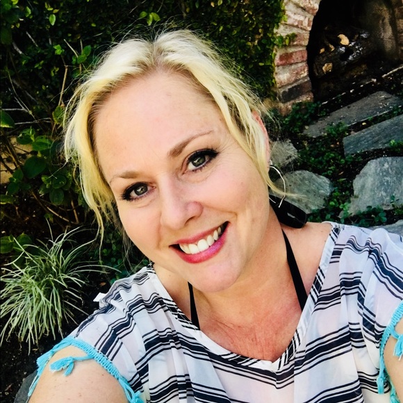 Profile Picture of Danielle Scroggins (@scrogginsd) on Poshmark