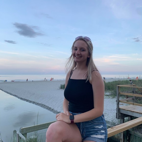Profile Picture of Hannah Pfeffer (@hpfeffer16) on Poshmark