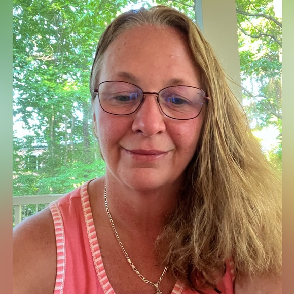 Profile Picture of Lori Appleton (@loriappleton918) on Poshmark