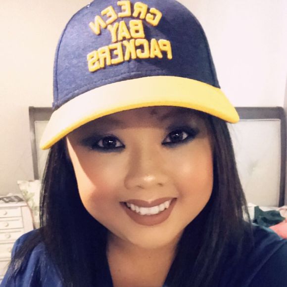 Profile Picture of Panhia Yang (@clueless_panhia) on Poshmark