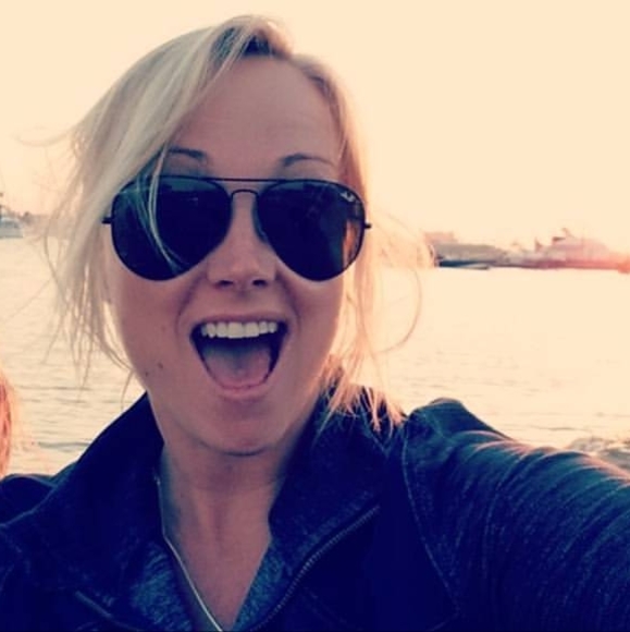 Profile Picture of Ali Buffham (@buffham04) on Poshmark