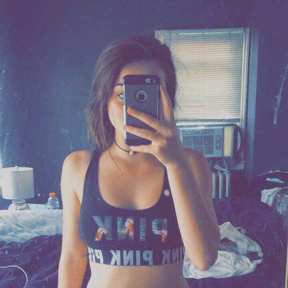 Profile Picture of Nina Keating (@ninarae1234) on Poshmark