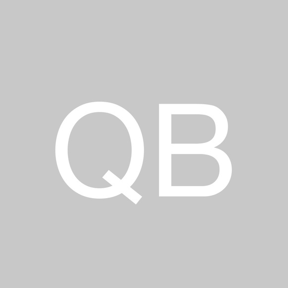 Profile Picture of Quinn Bell (@quinn_bell) on Poshmark