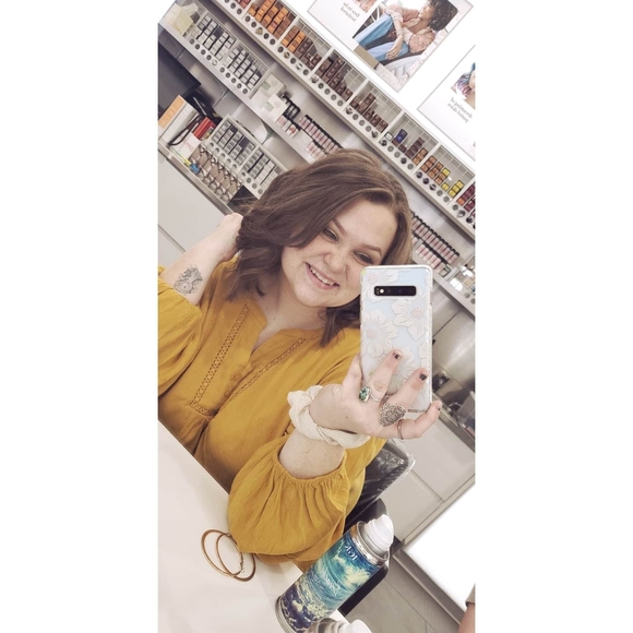 Profile Picture of Skylar Jeffares (@skylarjeffares) on Poshmark
