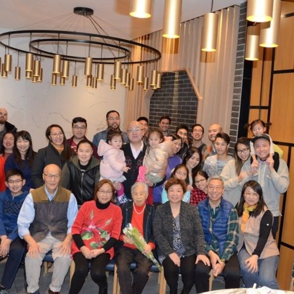 Profile Picture of Karen Kwok (@giant_gold) on Poshmark