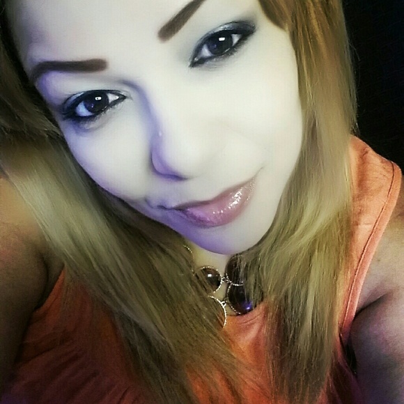 Profile Picture of Clarimar Rivera (@clarimar1376) on Poshmark