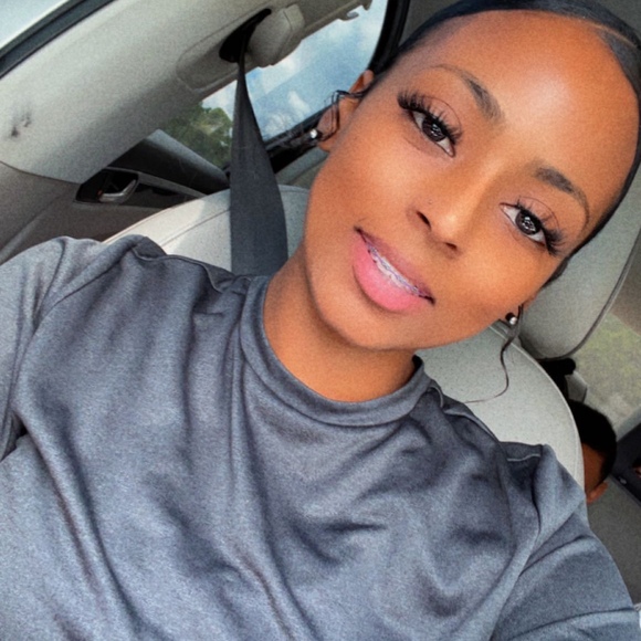 Profile Picture of Devonie Pierre (@devoniepierre) on Poshmark