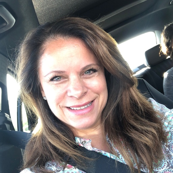 Profile Picture of Jacqueline Dupont (@jacqldupont) on Poshmark