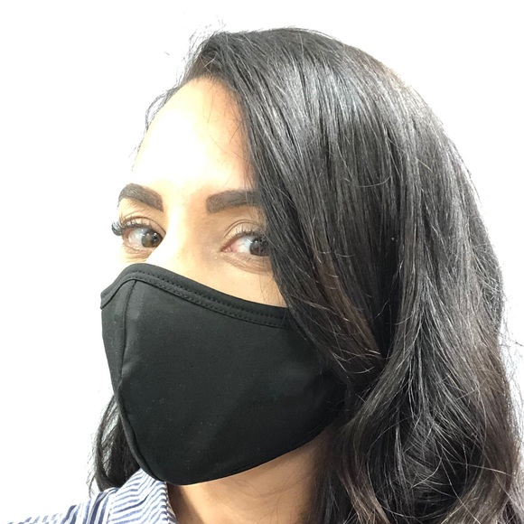 Profile Picture of Karine Piacente (@rinnilo) on Poshmark