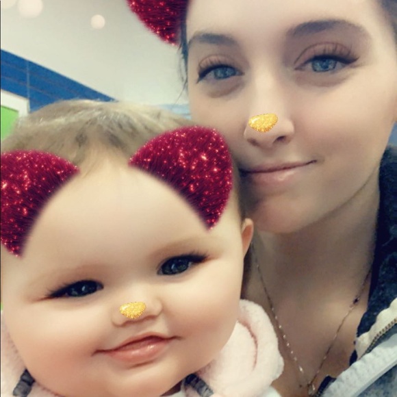 Profile Picture of Erica Puffinberger (@epuffinberger) on Poshmark