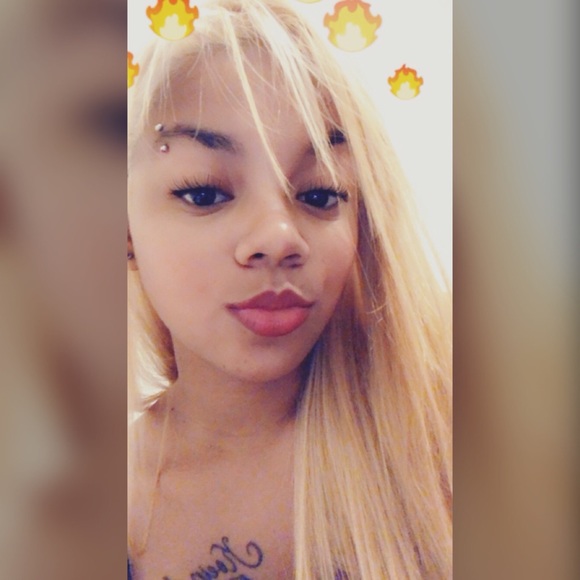 Breeana Aquiningoc - Poshmark Profile Picture of Breeana Aquiningoc (@xoxobreeana) on Poshmark