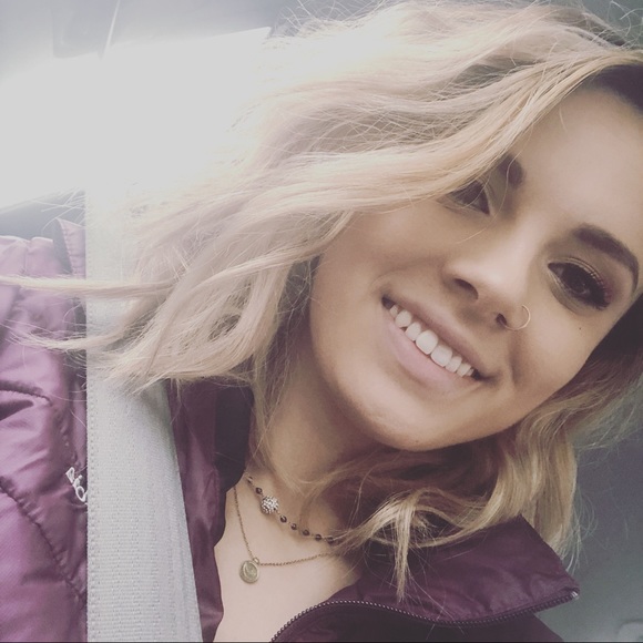 Profile Picture of Amanda Volkmann (@manda35volk) on Poshmark