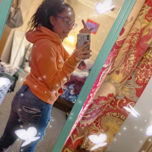 Mariaah Whitney-head - Poshmark Profile Picture of Mariaah Whitney-head (@rieloc_96) on Poshmark