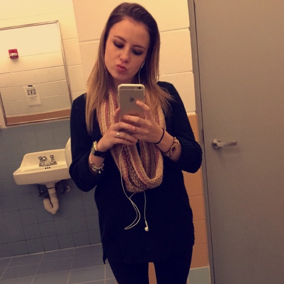 Profile Picture of Bailey Meyer (@baileymeyer21) on Poshmark