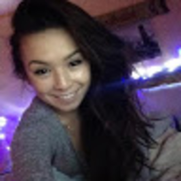 Profile Picture of Amy Lum (@alum19) on Poshmark
