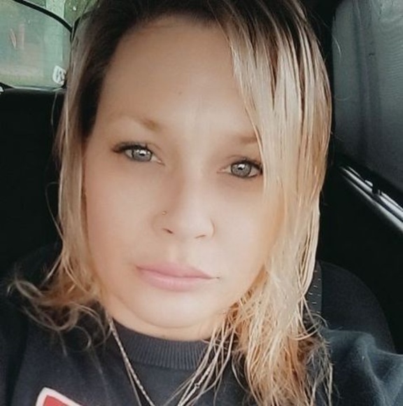 Profile Picture of Jess Farrell (@mizzj2770) on Poshmark