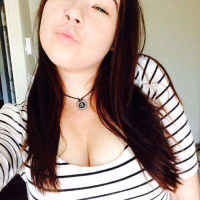 Profile Picture of Mackenzie Douglas (@MackenzieDoug13) on Twitter