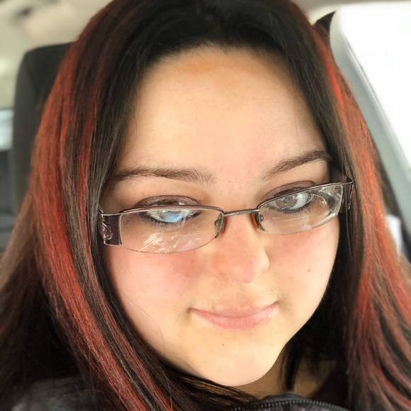 Profile Picture of Erica Abbott (@evilbratt5658) on Poshmark